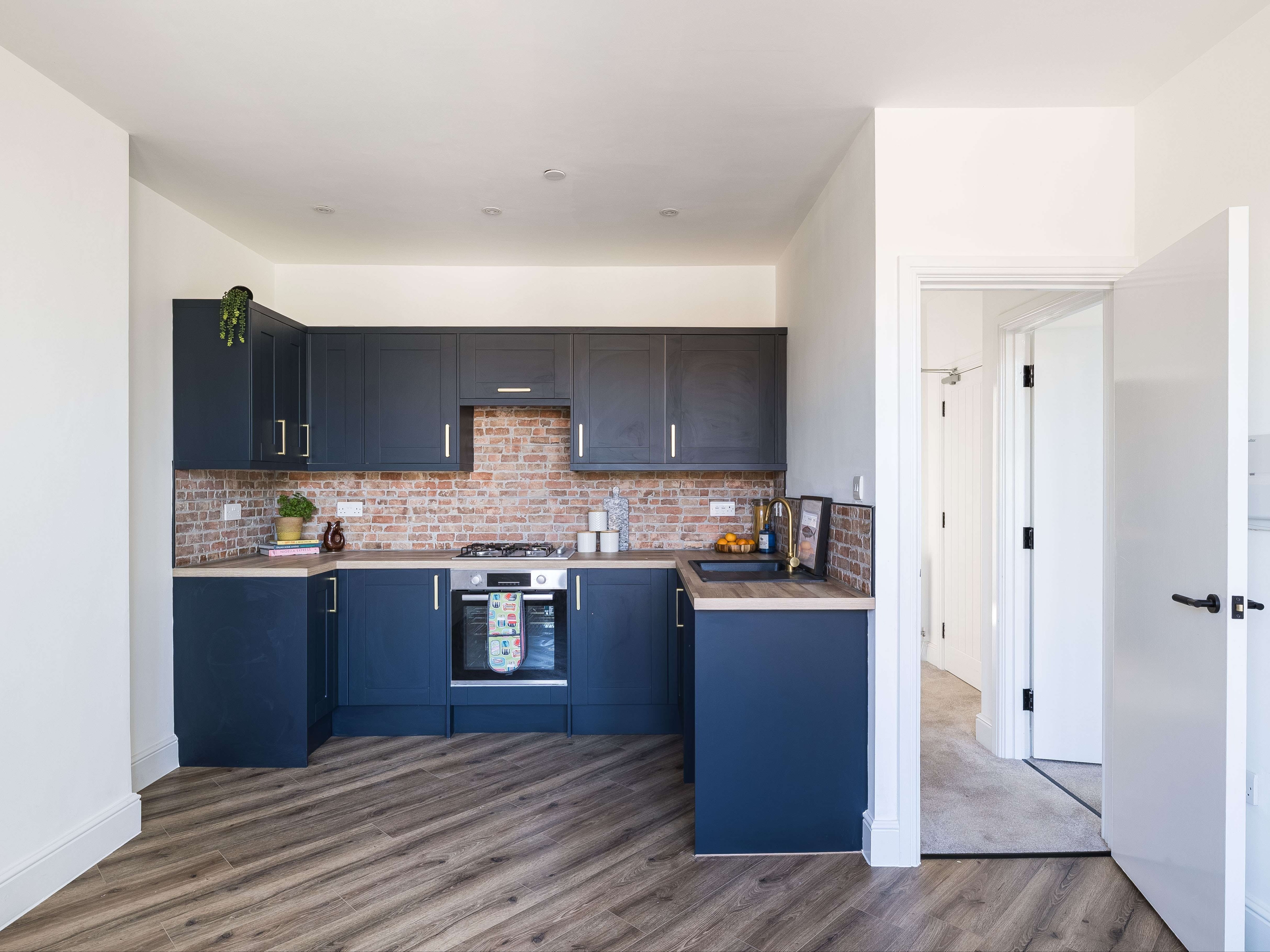 Bay fronted two bedroom flat newly refurbished image