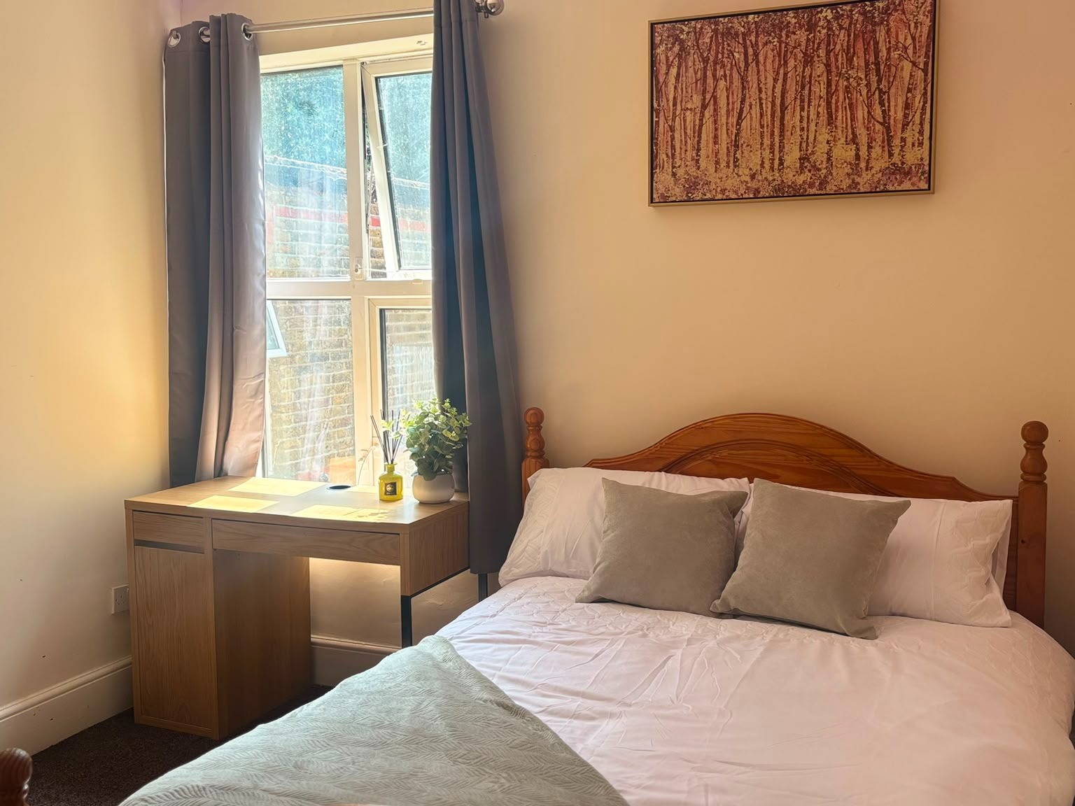 DOUBLE BEDROOM, WATFORD TOWN CENTRE LOCATION image