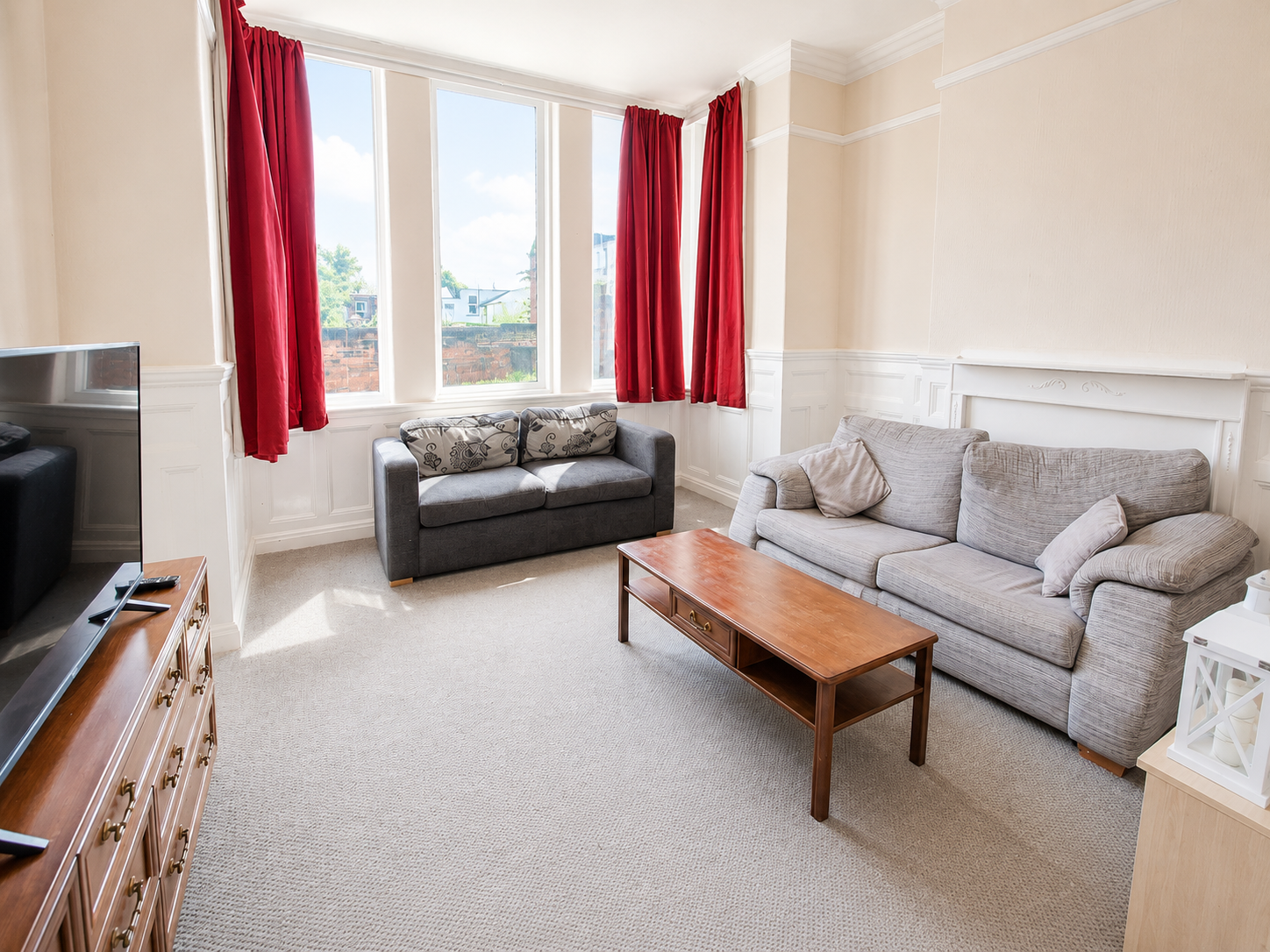 En-suite rooms in quiet, homely shared house image