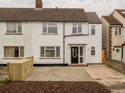 OX Living is proud to present this high-quality 9-bedroom co-living property, perfect for working professionals looking for stylish, stress-free living. image