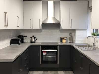 Farnham Close image