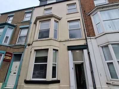 Beautiful en-suite room on quiet, central street image