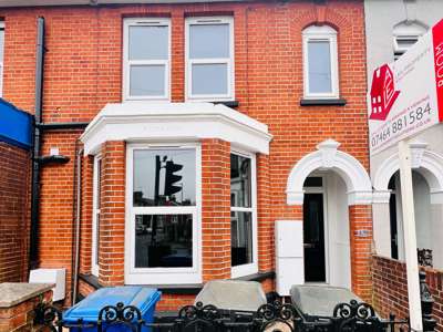 Stunning Property in Central Ipswich - St Helens Street image