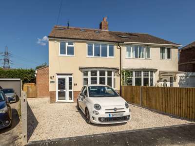 OX Living is proud to present this high-quality 6-bedroom co-living property, perfect for working professionals looking for stylish, stress-free living. image
