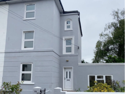 Large Double Rooms available in Gravesend! image
