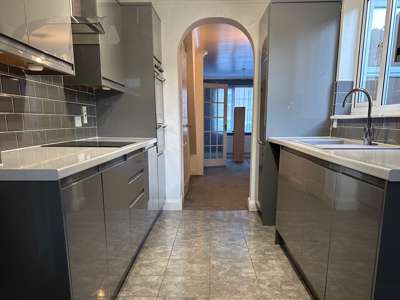 Cozy new House share  image