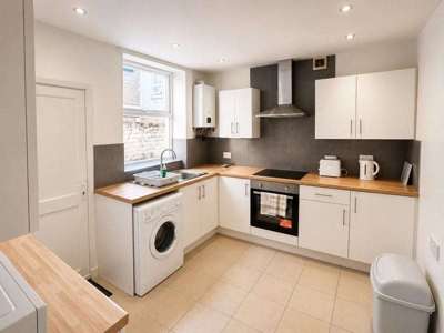 Brand New Home in Kensington - L6 image