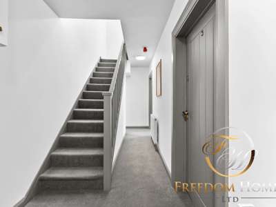 Beautiful House Share image