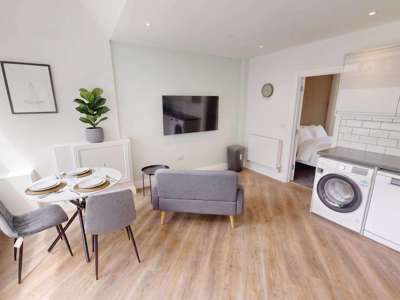 Ground Floor, 180D Cheltenham Road image