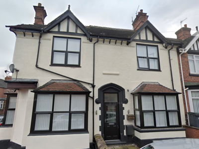 Stunning luxury studio available now - bills incl  image