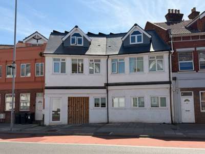 A Relaxing Houseshare for Rent in Portsmouth image