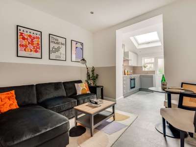 Double Rooms In Stunning Professional Home image