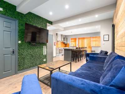 OX Living is proud to present this high-quality 8-bedroom co-living property, perfect for working professionals looking for stylish, stress-free living. image