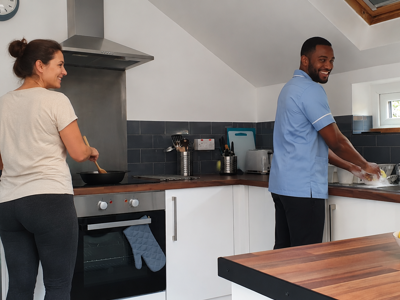 4 x En-Suite Rooms | 2 x share a shower |  No Deposit | Bills Inc image