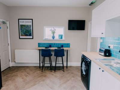 Recently Refurbished Stylish House Share - City Centre image