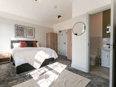 ⭐ New Rooms | Fast Move-In | 🅰️➕ Location image