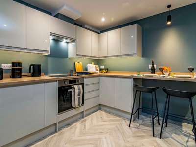 Modern Fully Furnished Studio Room with Ensuite – Central Derby DE1 – All Bills Included image
