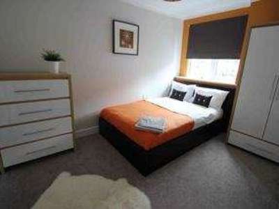 Beautiful Double room - Close to Bracknell Town image