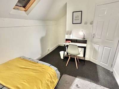 🔥 Prime Location House Share – Near Birmingham University & QE Hospital 🔥 image