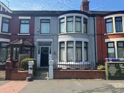 Queens Drive image