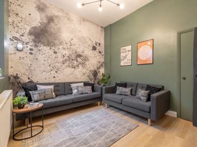 Wellesley Avenue image
