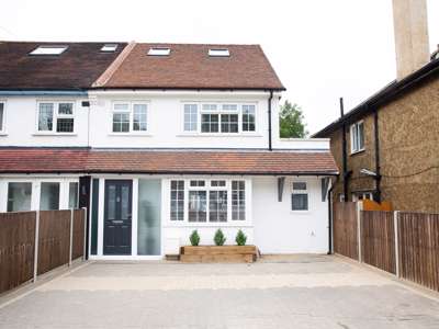 Modern & Spacious Professional Houseshare Epsom image