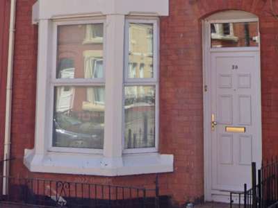 4-bed student house! image