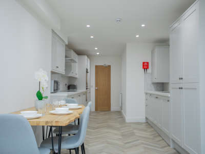 Modern Double Rooms | Bills Included | No Deposit image