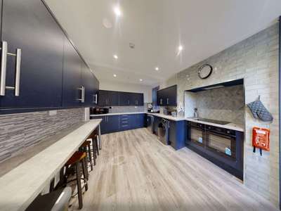 Professional Share! Recently refurbished image