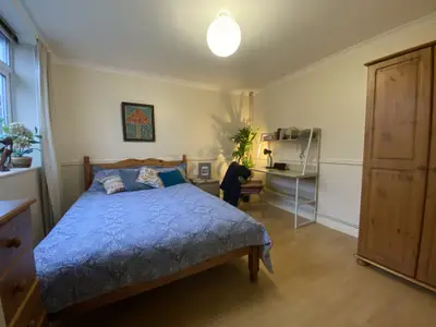 Room in Shared Student House - Bills Included image
