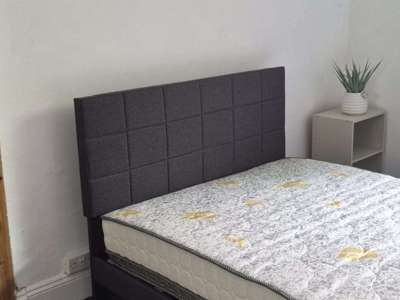Room in a Shared House, Norfolk Street image