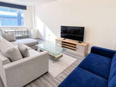 Stunning 3 Bed Home in L4 - Bills Included! image