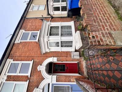 Experience Stylish Living-Modern 6-Bedroom House- Oxford Road  image