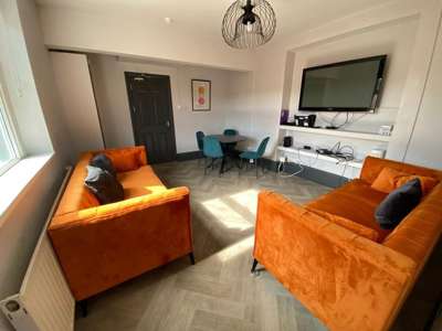 Large Rooms | Bills Inc | 15 Mins to Singleton image