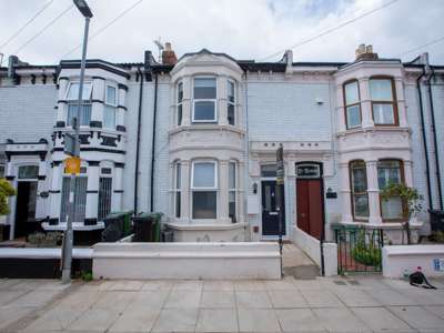 Wadham Road image