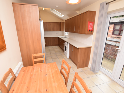 A Lovely Houseshareshare for Rent in Nottingham image