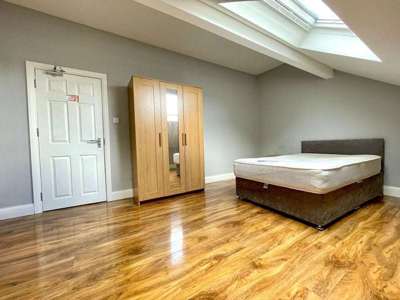 Spacious House in NN2 6PD image