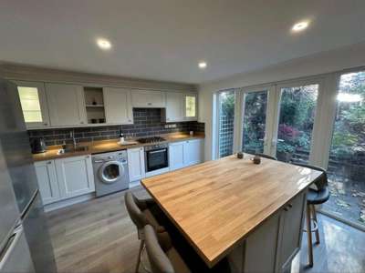 Modern 6 Bed 2 bathroom HMO  image