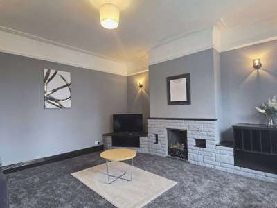 fully refurbished 4-bed house share in Bramley image