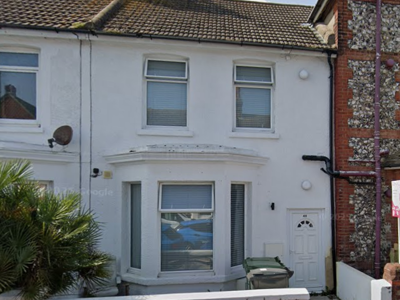 Ensuite Room | All Bills Included | Easy Town Access image