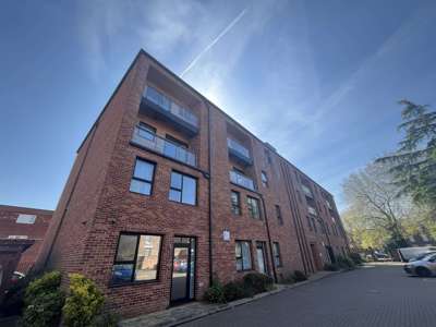 2 Bedroom Double En-suite Apartment - 19-6 Vine image
