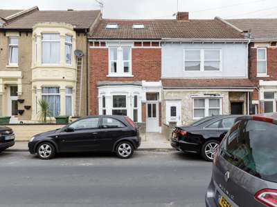 Queens Road image