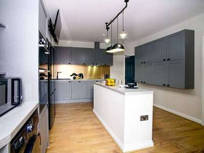 Ensuite Loft | 25min to Manchester 🚆 image