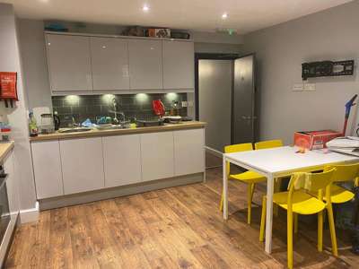 OX Living is proud to present this high-quality 6-bedroom co-living property, perfect for working professionals looking for stylish, stress-free living. image