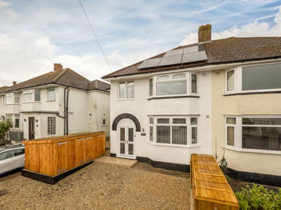 OX Living is proud to present this high-quality 7-bedroom co-living property, perfect for working professionals looking for stylish, stress-free living. image