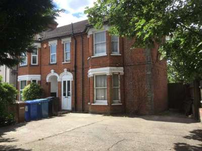 Spacious and bright room to rent! - Norwich Road image