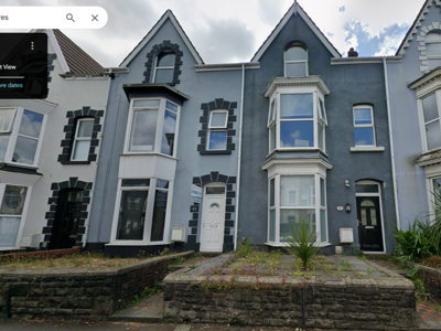 Gwydr Crescent image