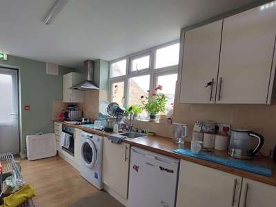 Lovely, large 1-bed garden flat to rent near town centre  image