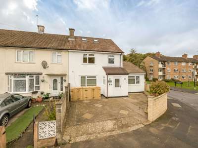 OX Living is proud to present this high-quality 8-bedroom co-living property, perfect for working professionals looking for stylish, stress-free living. image