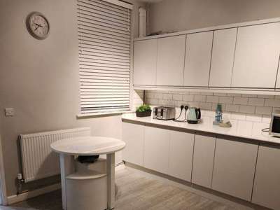 Modern 6 Bed House Share on the outskirts of the town centre image